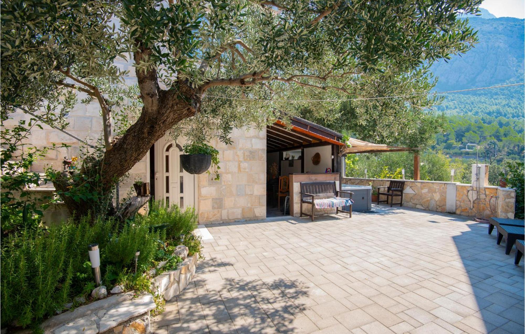 Beautiful Home In Makarska With Kitchen Exterior photo